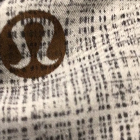 Lululemon Shorts XL - Picture 2 of 2